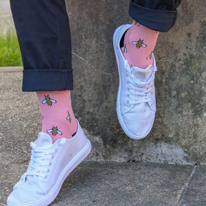 SWOLE PANDA <BR>
Men’s Bumble Bee Bamboo Socks <BR>
Pink <BR>