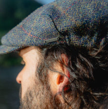 Load image into Gallery viewer, JOHN HANLY <BR>
Driving Cap <BR>
Navy, Green Mix <BR>
