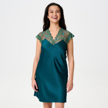 Load image into Gallery viewer, LINGADORE <BR>
Chemise <BR>
Pine Green <BR>
