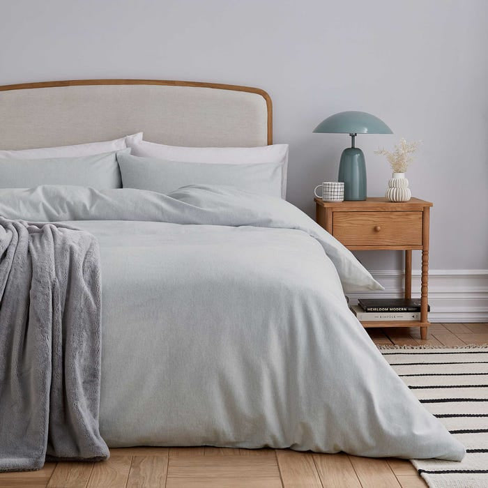 HELENA SPRINGFIELD <BR>
Brushed Cotton Duvet Cover Set<BR>
Ivory & Silver Available <BR>