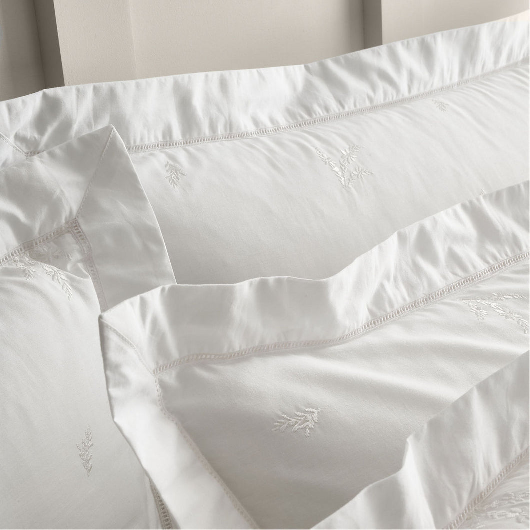 BIANCA <BR>
Lottie Embroidery Oxford Pillowcase <BR>
White <BR>