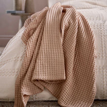 Load image into Gallery viewer, ABIGAIL AHERN <BR>
Maeve Waffle Duvet Cover Set <BR>
Pale Dusky Pink <BR>
