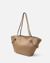 Load image into Gallery viewer, BIBA <BR>
Leather shoulder bag Minot <BR>
Taupe <BR>

