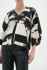 INWEAR<BR>
Naomi Blouse<BR>
Black and Cream<BR>