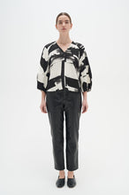 Load image into Gallery viewer, INWEAR&lt;BR&gt;
Naomi Blouse&lt;BR&gt;
Black and Cream&lt;BR&gt;
