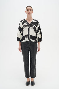 INWEAR<BR>
Naomi Blouse<BR>
Black and Cream<BR>