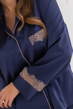 Load image into Gallery viewer, POUR MOI <BR>
Dusk Satin and Lace Revere Collar Pyjama Set <BR>
Navy/pink lace <BR>
