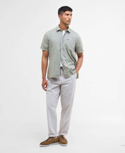 Load image into Gallery viewer, BARBOUR <BR>
Nelson Regular Short-Sleeved Shirt <BR>
Lead colour
