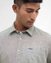 Load image into Gallery viewer, BARBOUR <BR>
Nelson Regular Short-Sleeved Shirt <BR>
Lead colour
