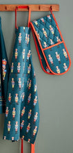 Load image into Gallery viewer, CATHERINE LANSFIELD &lt;BR&gt;
Nutcracker Double Oven Gloves &lt;BR&gt;
Green with red trim &lt;BR&gt;
