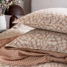 Load image into Gallery viewer, ABIGAIL AHERN <BR>
Oonagh Duvet Cover Set <BR>
Dusky Pink <BR>

