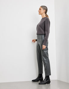 GERRY WEBER <BR>
Casual 7/8-length trousers in faux leather <BR>
Grey <BR>