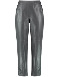 GERRY WEBER <BR>
Casual 7/8-length trousers in faux leather <BR>
Grey <BR>