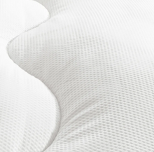 Load image into Gallery viewer, FINE BEDDING COMPANY&lt;BR&gt;
Breathe 13.5 Tog Duvet&lt;BR&gt;

