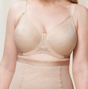 TRIUMPH<BR>
Airy Sensation<BR>
Skin<BR>