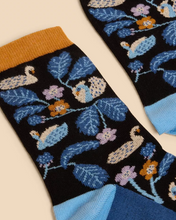 Load image into Gallery viewer, WHITE STUFF&lt;BR&gt;
Swan Socks&lt;BR&gt;
Black&lt;BR&gt;
