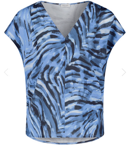 GERRY WEBER<BR>
Patterned Short Sleeve Shirt with Material Patch<BR>
Blue/White<BR>