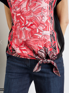 GERRY WEBER<BR>
Short Sleeve Top with a Knotted Detail and Front Print<BR>
Black<BR>