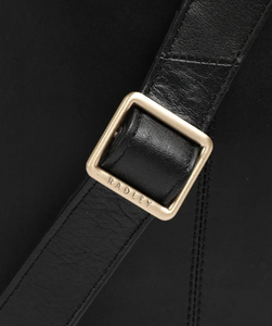 RADLEY LONDON<BR>
Pockets Crossbody Bag<BR>
Black/Navy<BR>