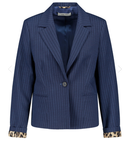 GERRY WEBER<BR>
Fitted Blazer with Stripes<BR>
Blue<BR>