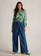 Load image into Gallery viewer, WHITE STUFF&lt;BR&gt;
Angie Top&lt;BR&gt;
Green&lt;BR&gt;
