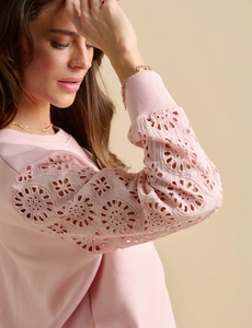 BRAKEBURN<BR>
Broderie Sweatshirt<BR>
Pink<BR>
