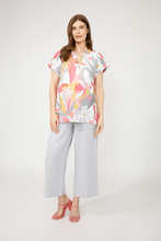 Load image into Gallery viewer, DOLCEZZA&lt;BR&gt;
Floral V-Neck Buttoned Top&lt;BR&gt;
