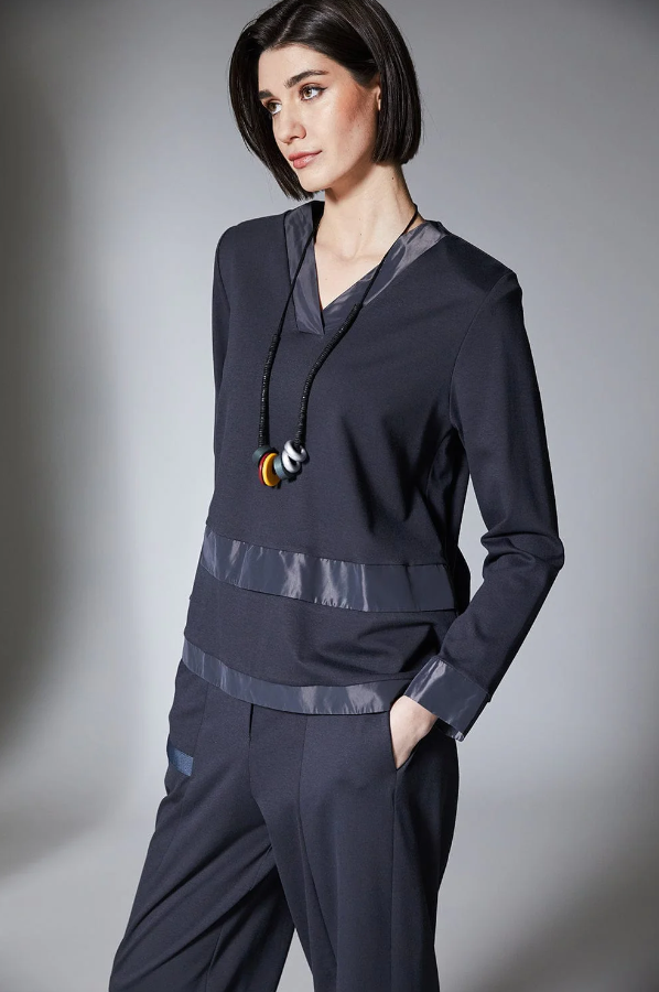 PERUZZI<BR>
Taffeta Trim Top<BR>
Navy<BR>