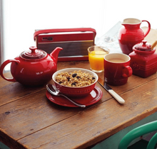 Load image into Gallery viewer, LE CRESEUT&lt;BR&gt;
Classic 1.3L Teapot&lt;BR&gt;
Cerise&lt;BR&gt;
