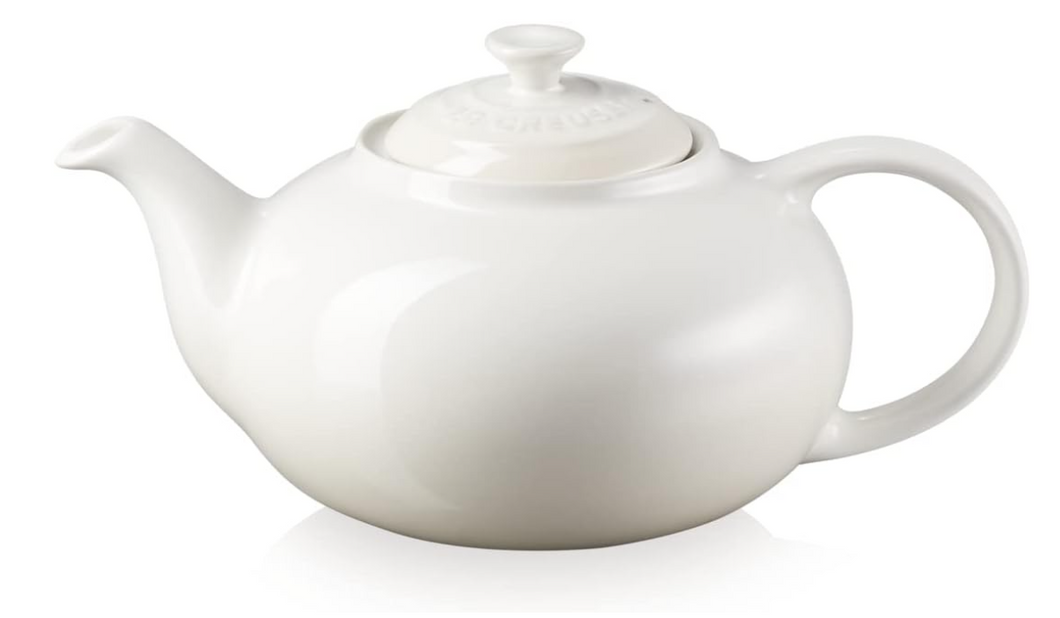 LE CREUSET<BR>
Classic 1.3L Teapot<BR>
Meringue<BR>