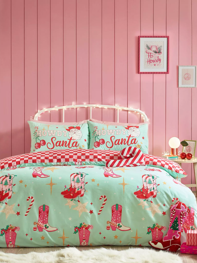 CATHERINE LANSFIELD<BR>
Santa Howdy Duvet Set<BR>
Green<BR>