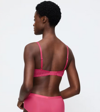 Load image into Gallery viewer, TRIUMPH&lt;BR&gt;
Aura SpotLight T WHP&lt;BR&gt;
Ice Blue or Pink &lt;BR&gt;
