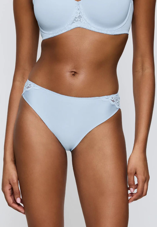 TRIUMPH<BR>
Amourette Tai Brief<BR>
Baby Blue<BR>