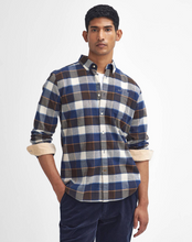 Load image into Gallery viewer, BARBOUR<BR>
Valley Tailored Long Sleeve Shirt<BR>
Ecru<BR>
