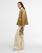 Load image into Gallery viewer, BARBOUR<BR>
Icons Lissdale Jacket<BR>
Sand<BR>
