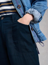 Load image into Gallery viewer, WHITE STUFF<BR>
Tia Linen Crop Trousers<BR>
Navy<BR>
