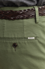 Load image into Gallery viewer, GANT<BR>
Slimfit Smart Chinos<BR>

