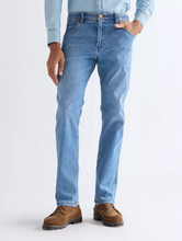 Load image into Gallery viewer, WRANGLER<BR>
Greensboro Jeans<BR>
Tobacco Ice<BR>
