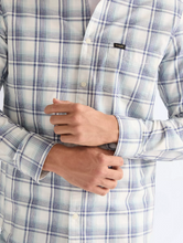 Load image into Gallery viewer, WRANGLER<BR>
Long Sleeve One Pocket Shirt<BR>
Blue/White<BR>
