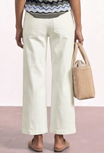 Load image into Gallery viewer, STREET ONE<BR>
Cropped Leg Wide Jeans<BR>
Off White<BR>
