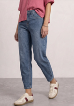Load image into Gallery viewer, STREET ONE<BR>
Karlie Barrel Jeans<BR>
Denim<BR>
