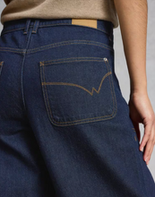 Load image into Gallery viewer, WHITE STUFF<BR>
Tia Wide Leg Crop Jeans<BR>
Denim<BR>
