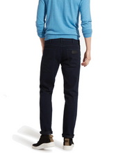 Load image into Gallery viewer, WRANGLER<BR>
Greensboro Jeans<BR>
Black<BR>
