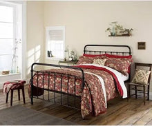 Load image into Gallery viewer, WILLIAM MORRIS &lt;BR&gt;
Strawberry Thirf Duvet Cver &lt;BR&gt;
Crimson &lt;BR&gt;
