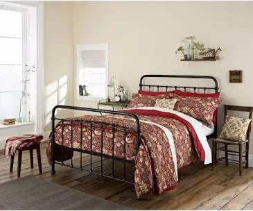 WILLIAM MORRIS <BR>
Strawberry Thirf Duvet Cver <BR>
Crimson <BR>