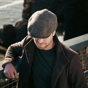 JOHN HANLY <BR>
Irish Tweed Cap <BR>
Brown Green Donegal Herringbone <BR>