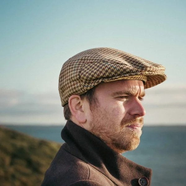 JOHN HANLY <BR>
Irish Tweed Cap <BR>
Brown Beige Houndstooth <BR>