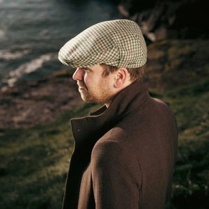 JOHN HANLY <BR>
Irish Tweed Cap <BR>
Brown Beige Houndstooth <BR>