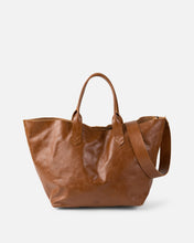 Load image into Gallery viewer, BIBA <BR>
Leather handbag Beloit <BR>
Tan <BR>
