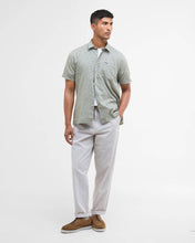 Load image into Gallery viewer, BARBOUR <BR>
Nelson Regular Short-Sleeved Shirt <BR>
Lead colour
